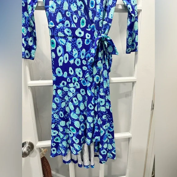 Lilly Pulitzer Rozaline Wrap Dress Multi
Color Lil Kitty Print - Small - Picture 5 of 7